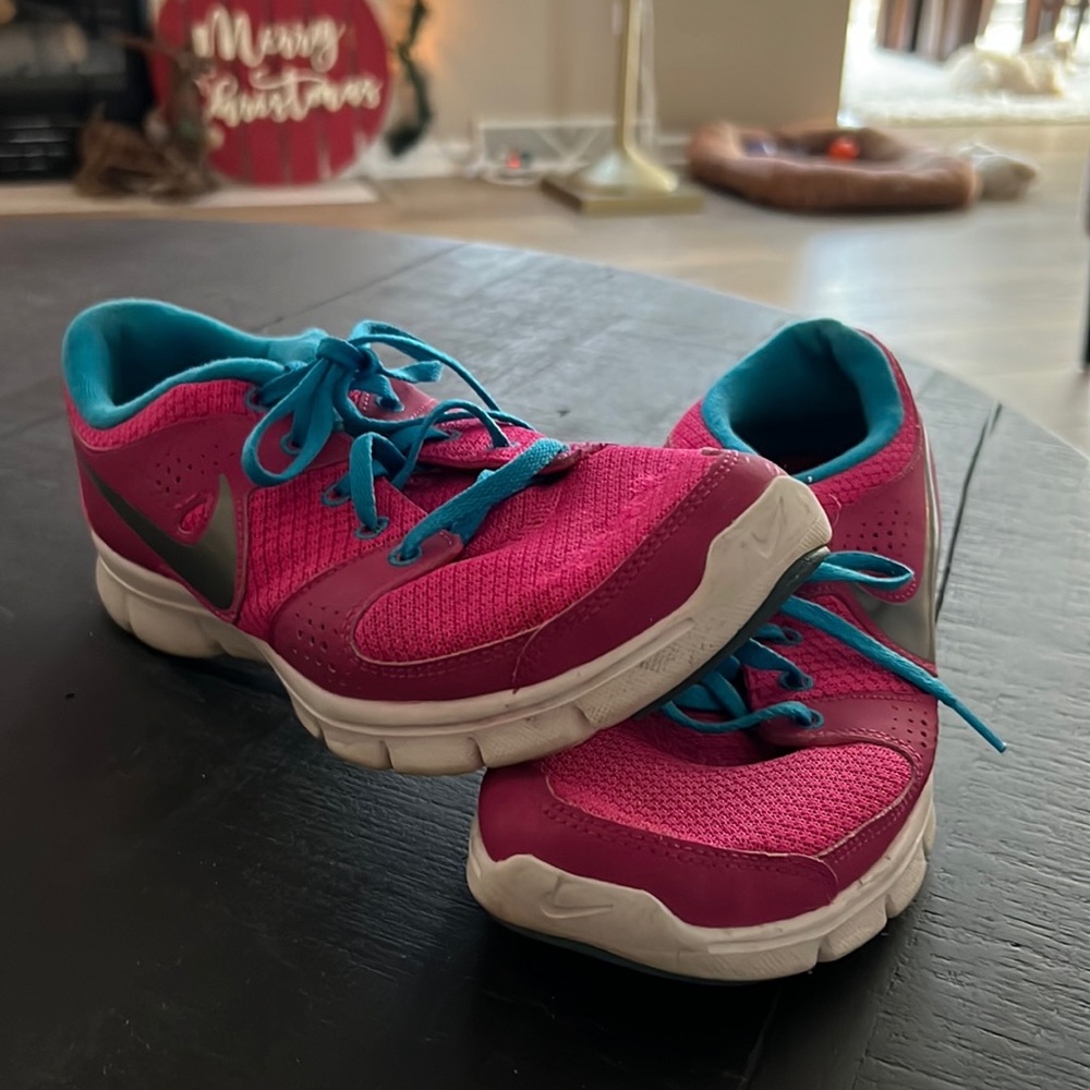 NIKE Women’s Sneakers